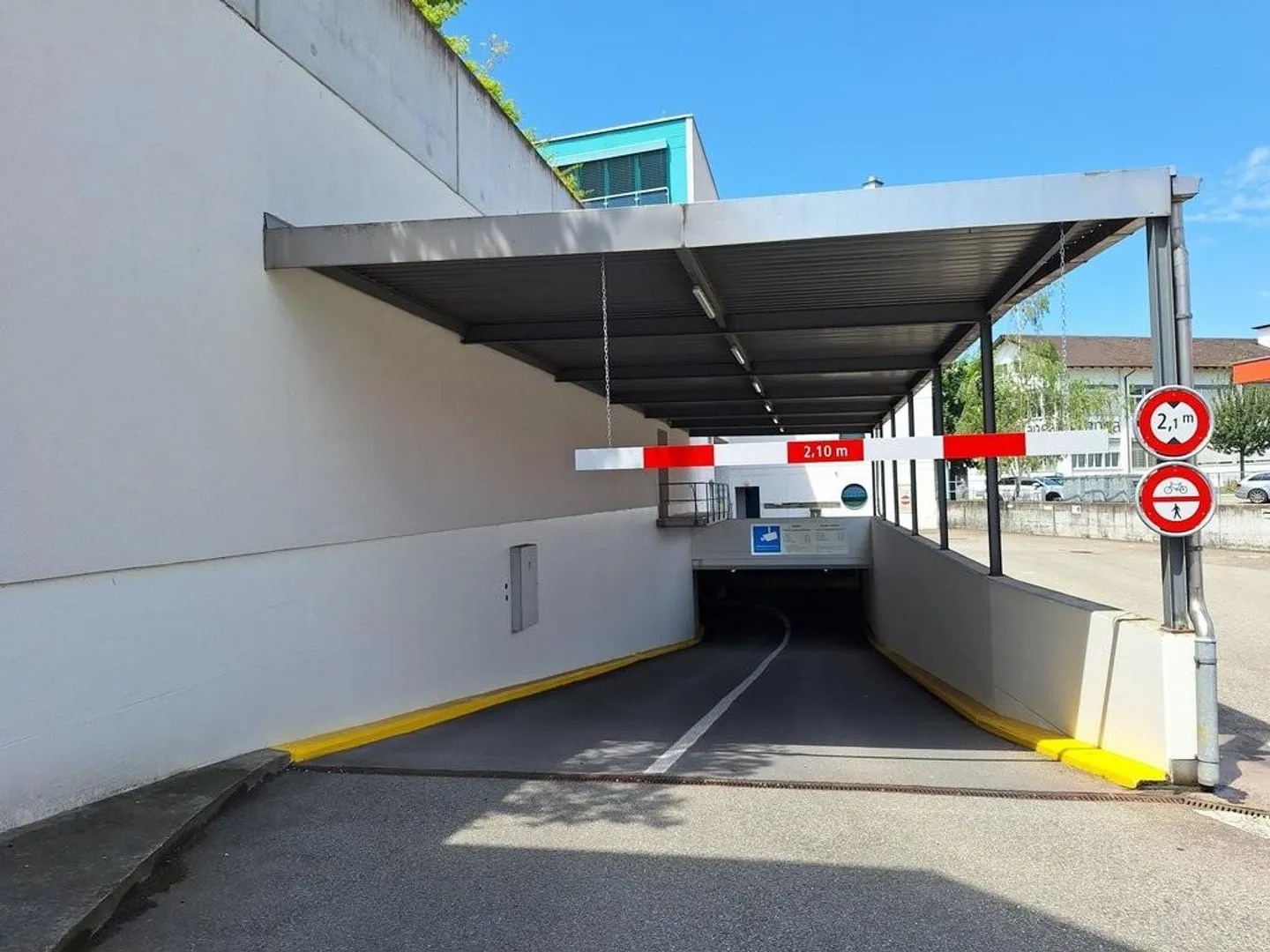 Place de parking à louer - Photo 2 sur 3