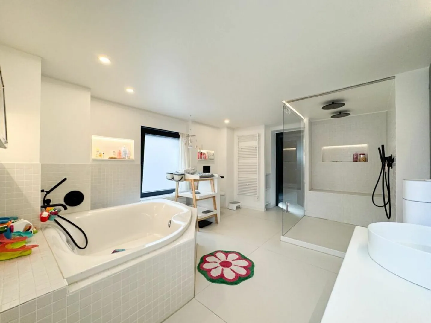 Villa with 4 Rooms in St-Séverin - Photo 14 of 21