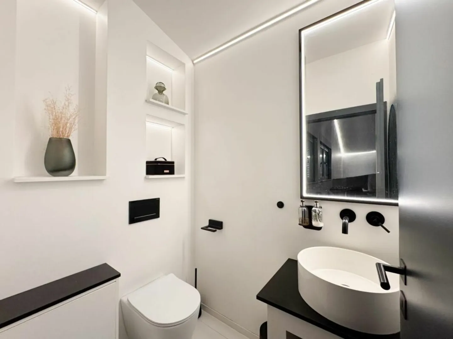 Villa with 4 Rooms in St-Séverin - Photo 15 of 21