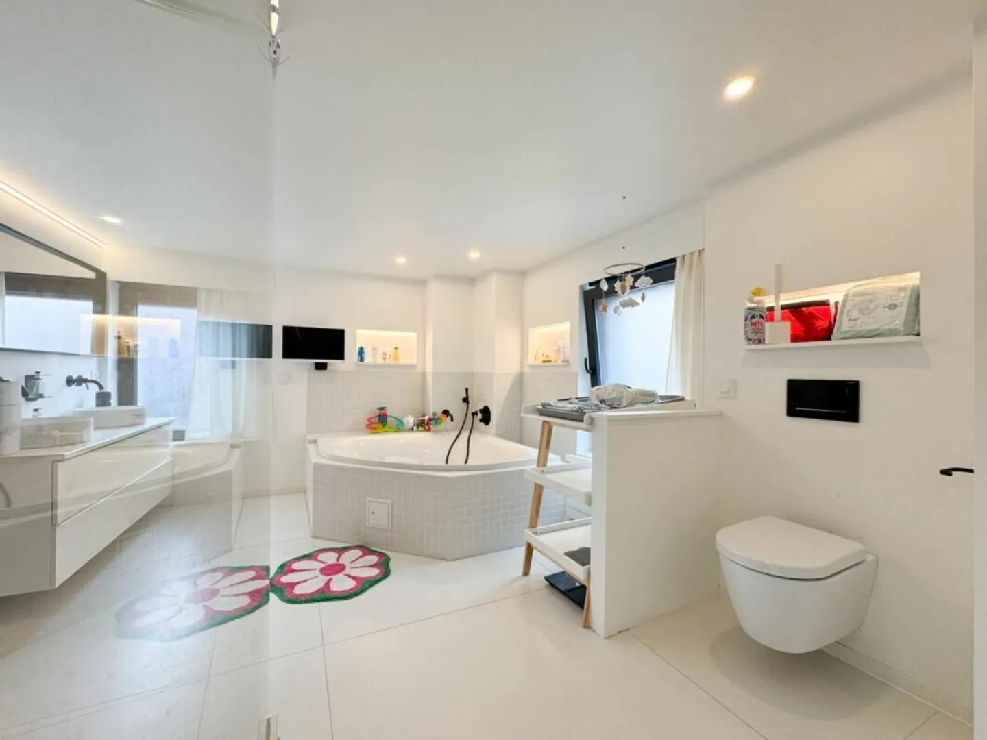 Villa with 4 Rooms in St-Séverin - Photo 13 of 21