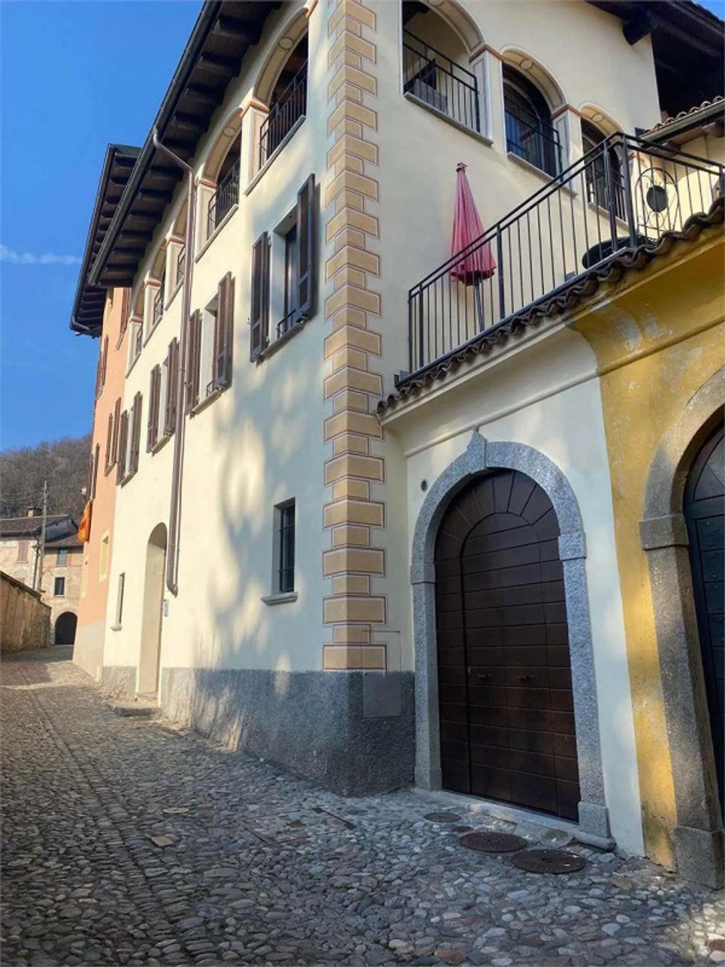 Charakteristische Origlio 3,5-Zimmer-Wohnung mit Innenhof - Foto 1 von 13