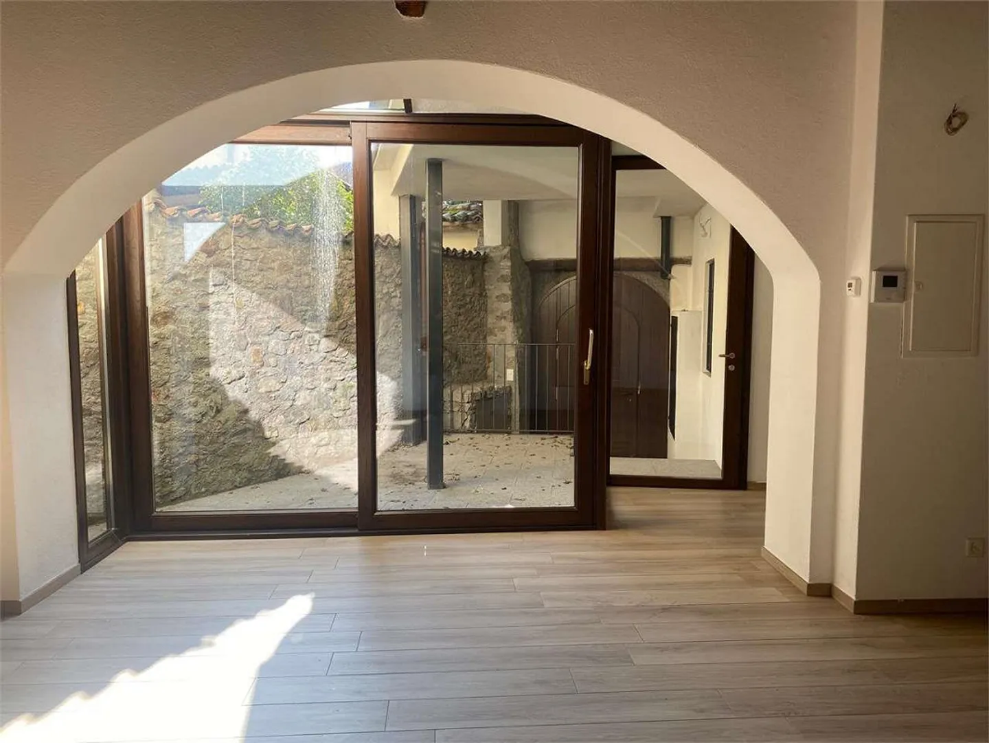 Charakteristische Origlio 3,5-Zimmer-Wohnung mit Innenhof - Foto 4 von 13