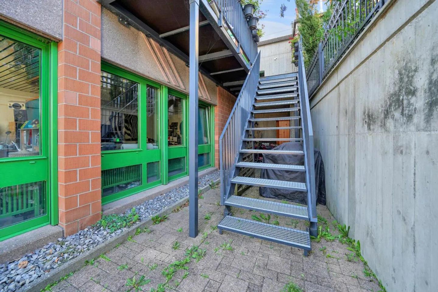 Rendement de 3,66 % - Maison multifamiliale rénovée avec 5 unités résidentielles et garage - Photo 10 sur 13