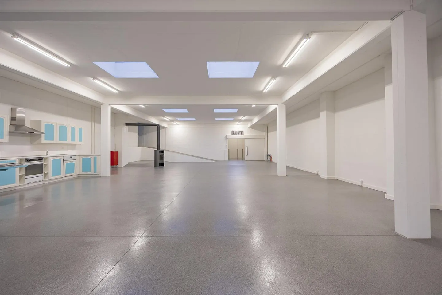 Unique loft apartment with 320 m2 of living space - Photo 3 of 6