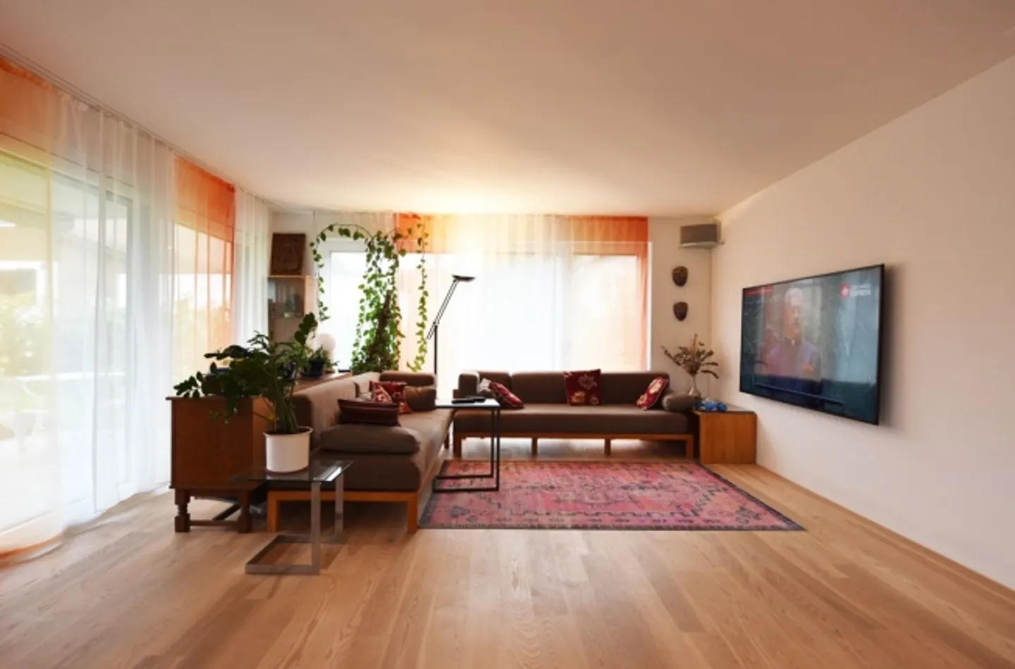 LARGE GARDEN - HIGH QUALITY - OPTIONAL WITH IN-LAW STUDIO! - Photo 2 of 8