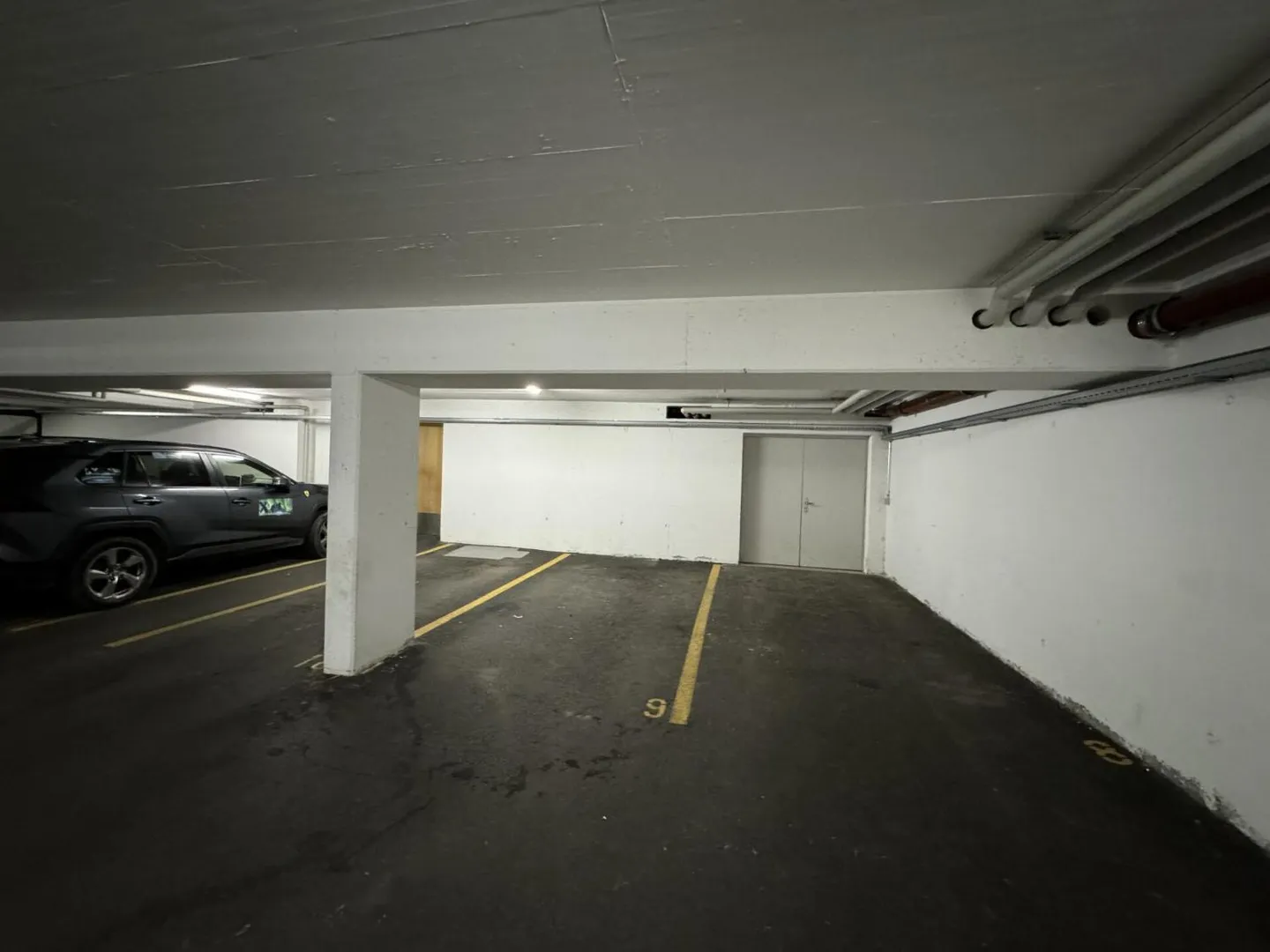 Spazio Commerciale con Parcheggio Interno - Foto 2 di 2