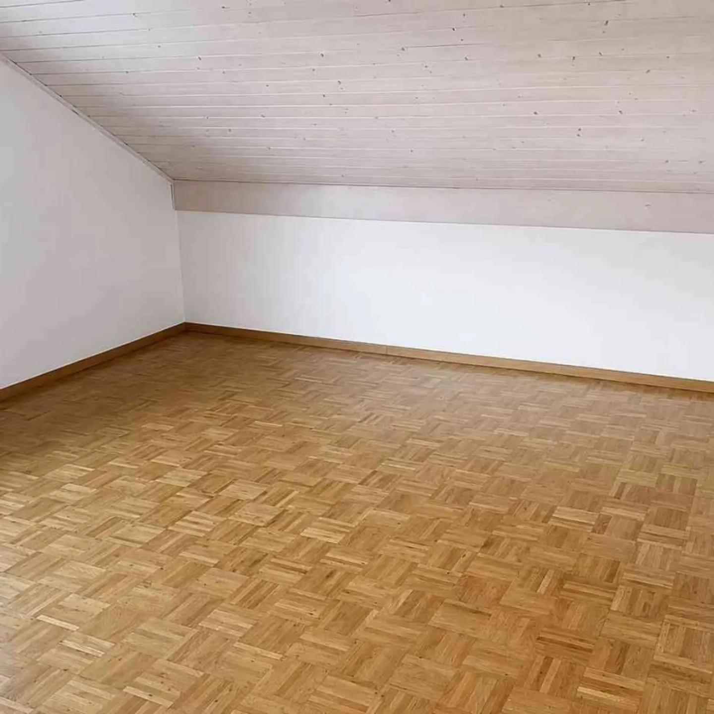 SCHÖNE 4-ZIMMER-WOHNUNG von 118m2 ZU VERMIETEN IN VANDŒUVRES - Foto 2 von 6