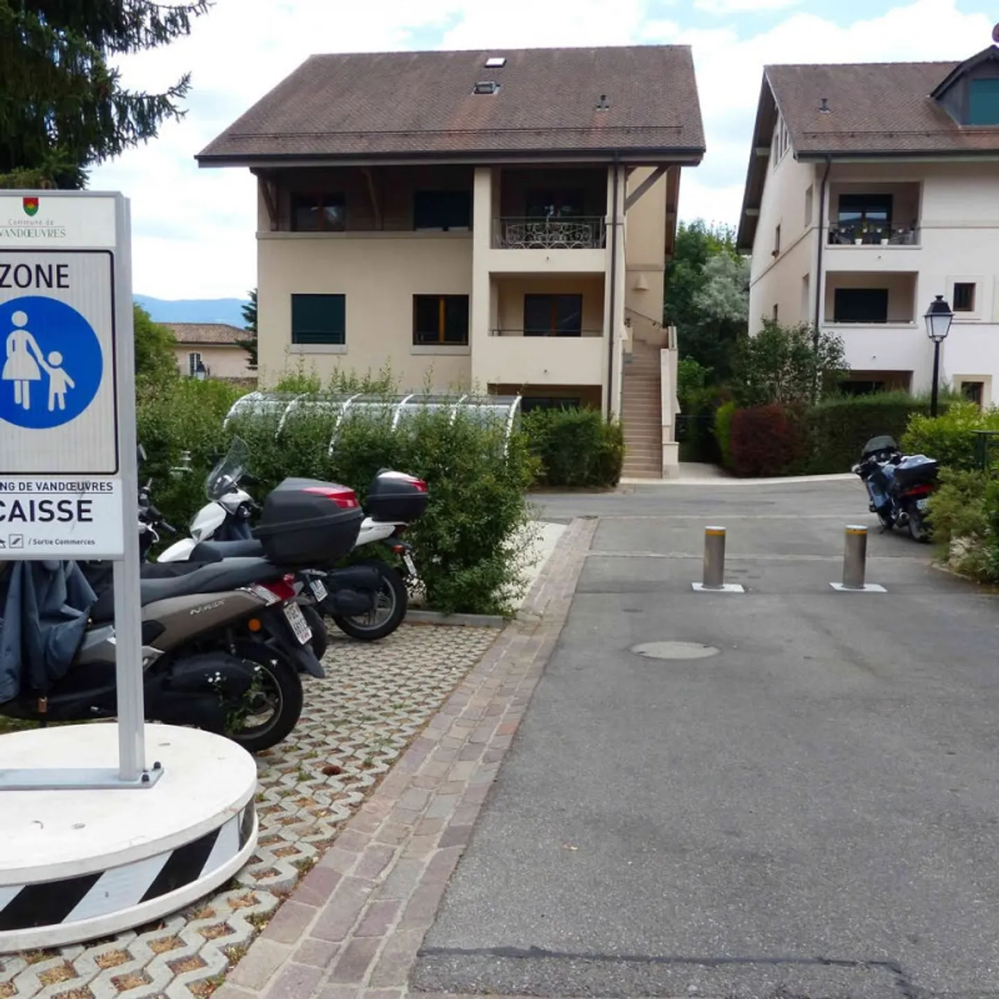 SCHÖNE 4-ZIMMER-WOHNUNG von 118m2 ZU VERMIETEN IN VANDŒUVRES - Foto 6 von 6