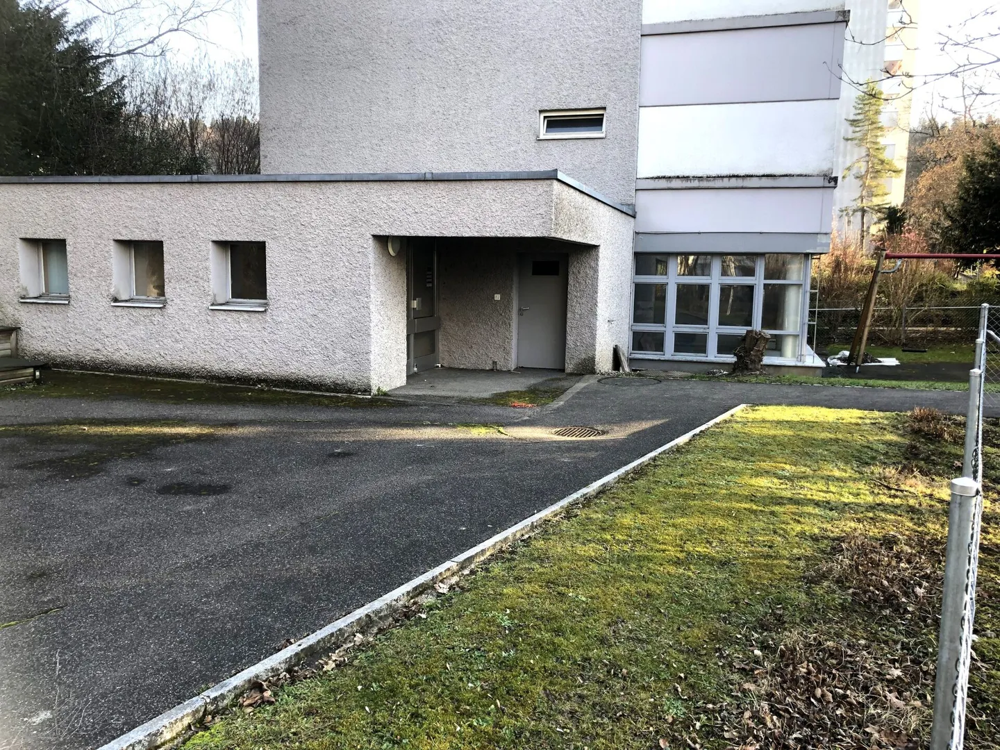 Espace commercial intéressant pour groupes de jeux, bureau/espace de pratique, espaces de travail créatifs - Photo 5 sur 6