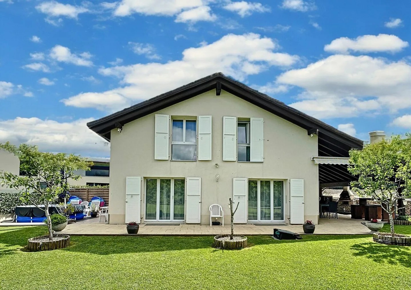 Villa indipendente 5.5 stanze con giardino - Foto 1 di 15