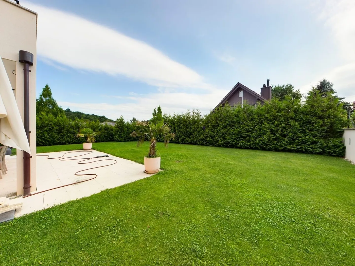 Elegantes Einfamilienhaus mit Garten - Foto 10 von 11