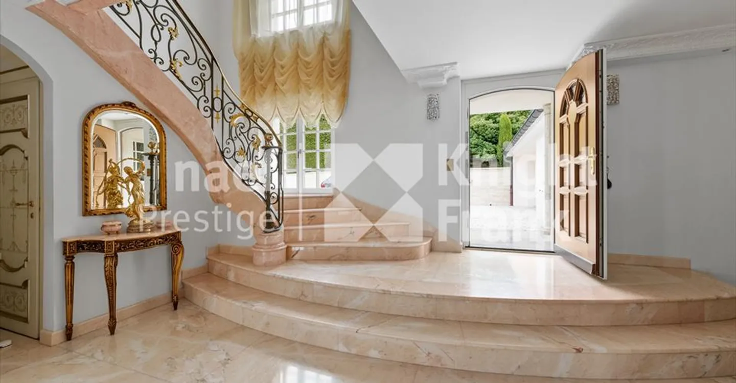 Prestigious Villa in Begnins - Photo 2 of 3