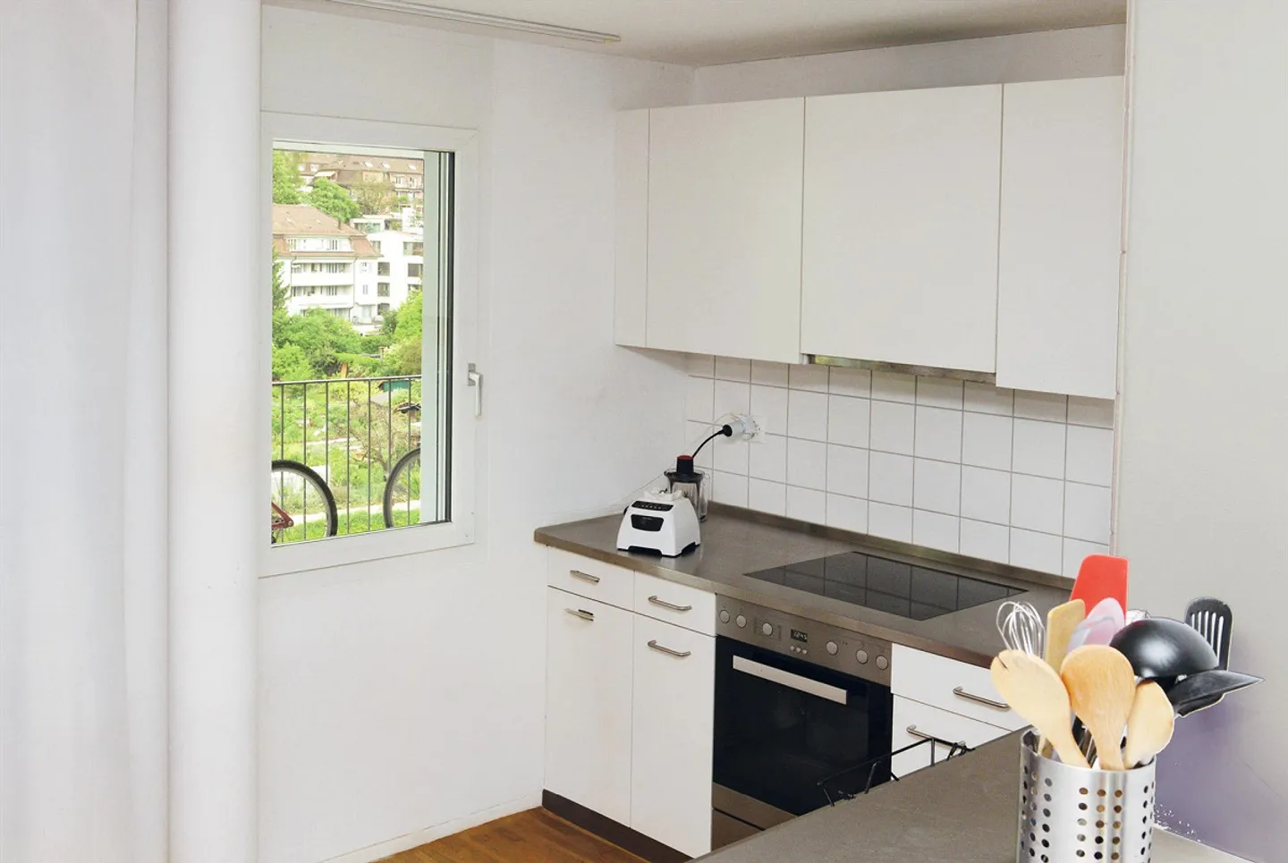 Limmatwest - 2.5 Room Apartment on the 5th Floor - Photo 2 of 7