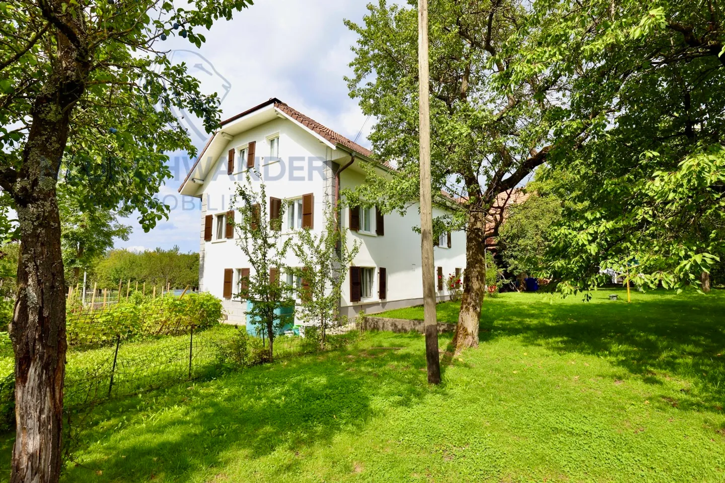 Residential building with 3 apartments and large storage. - Photo 3 of 17