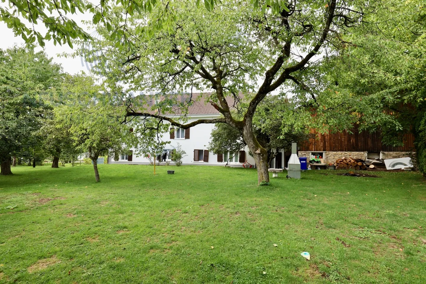 Residential building with 3 apartments and large storage. - Photo 4 of 17