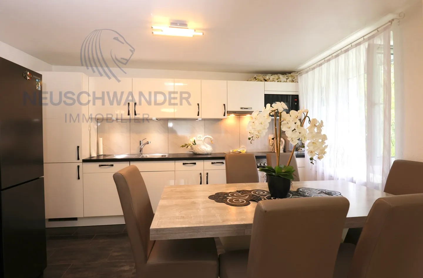 Residential building with 3 apartments and large storage. - Photo 6 of 17