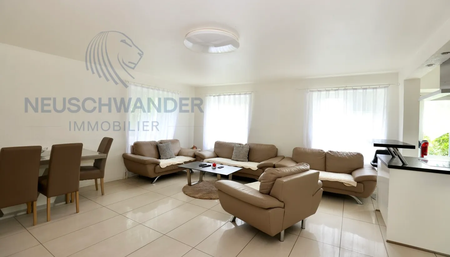 Residential building with 3 apartments and large storage. - Photo 10 of 17