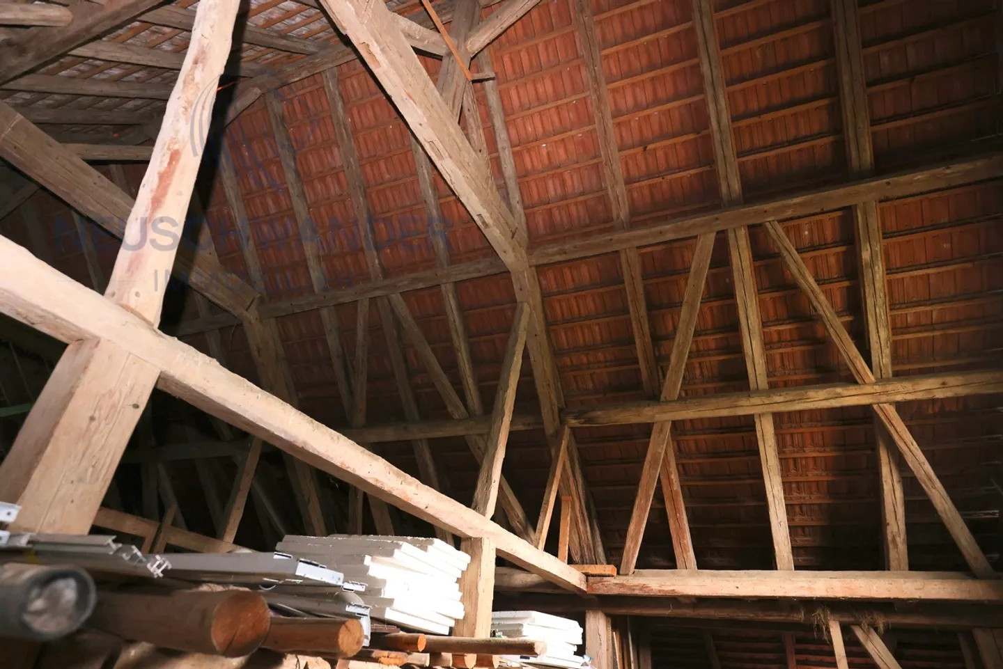 Residential building with 3 apartments and large storage. - Photo 17 of 17