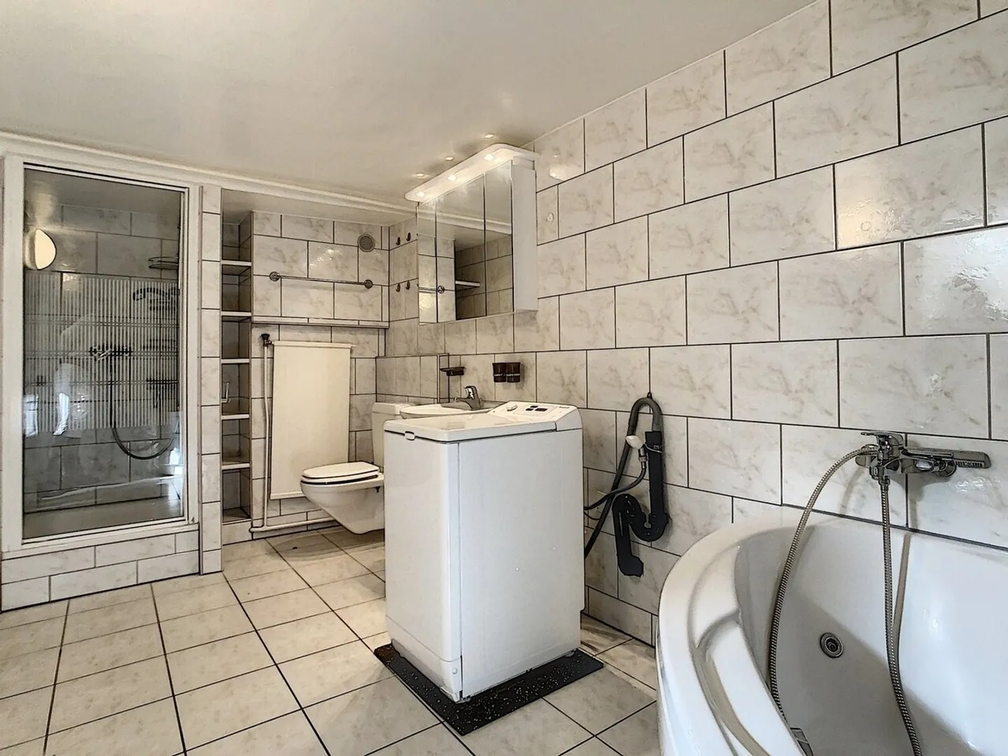 NICE ATTIC APARTMENT WITH A LOT OF CHARM! - Photo 6 of 8