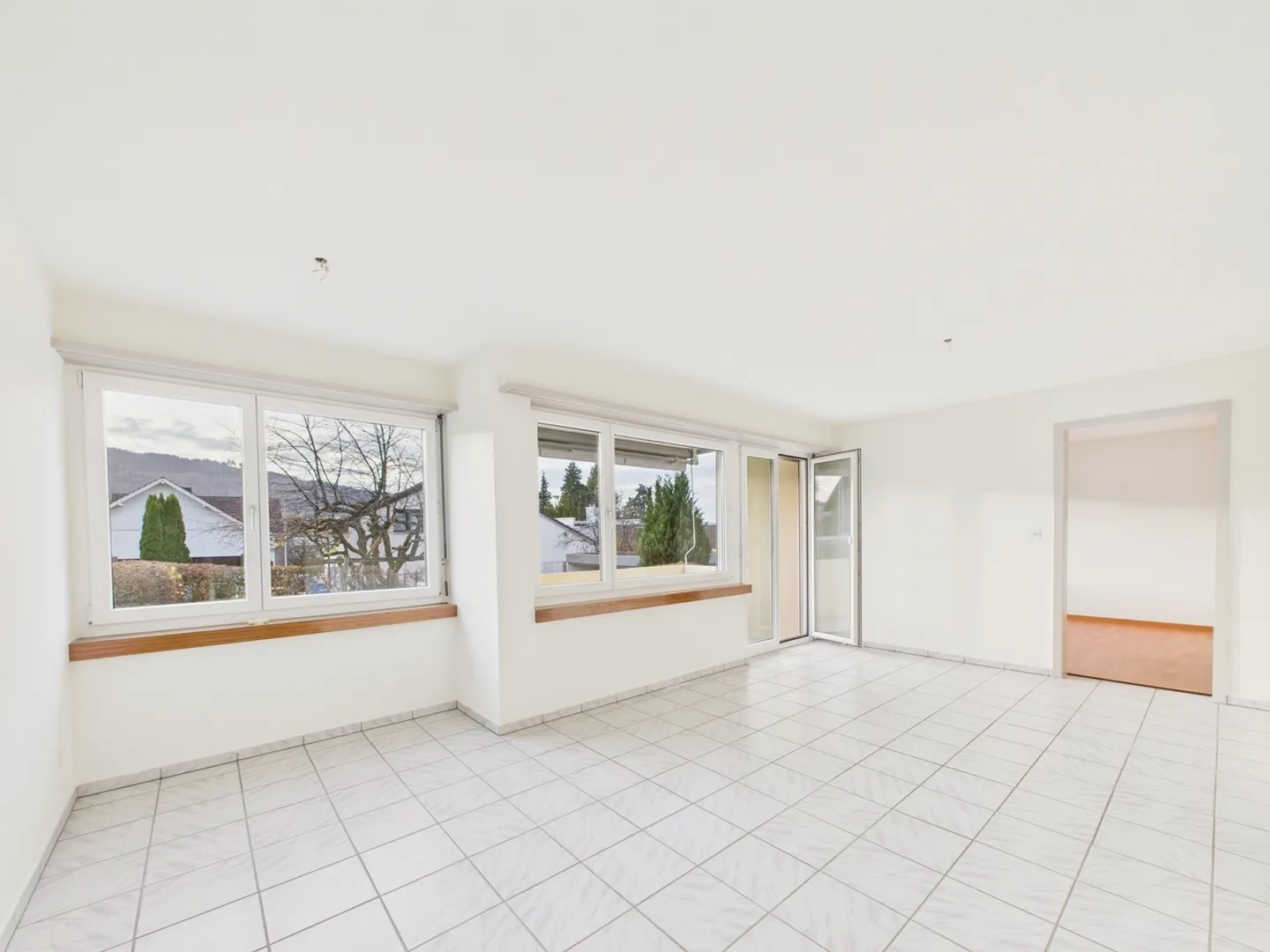 Confortable et lumineux avec balcon dans le quartier calme de Schoren à Reinach AG - Photo 1 sur 8