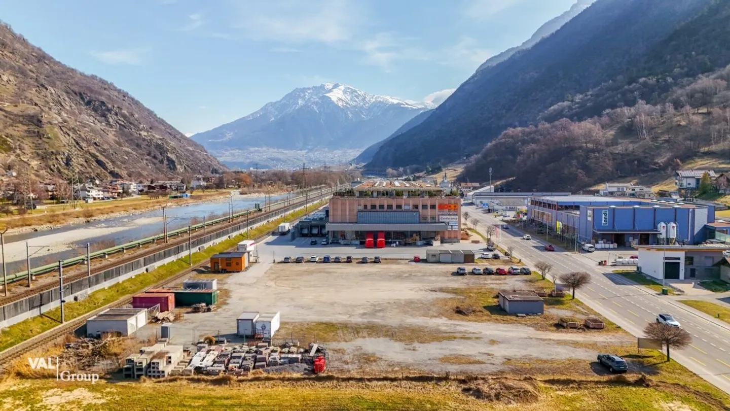 Terreno edificabile in una posizione altamente frequentata e strategicamente attraente in affitto o con diritti di costruzione - Foto 5 di 6