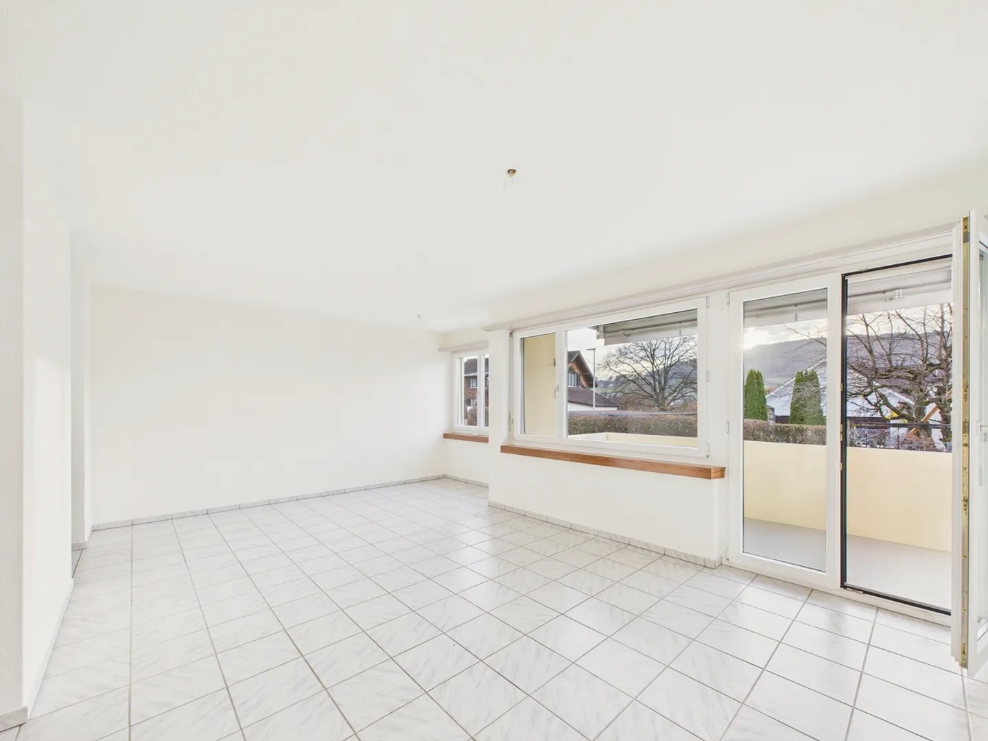 Confortable et lumineux avec balcon dans le quartier calme de Schoren à Reinach AG - Photo 4 sur 8