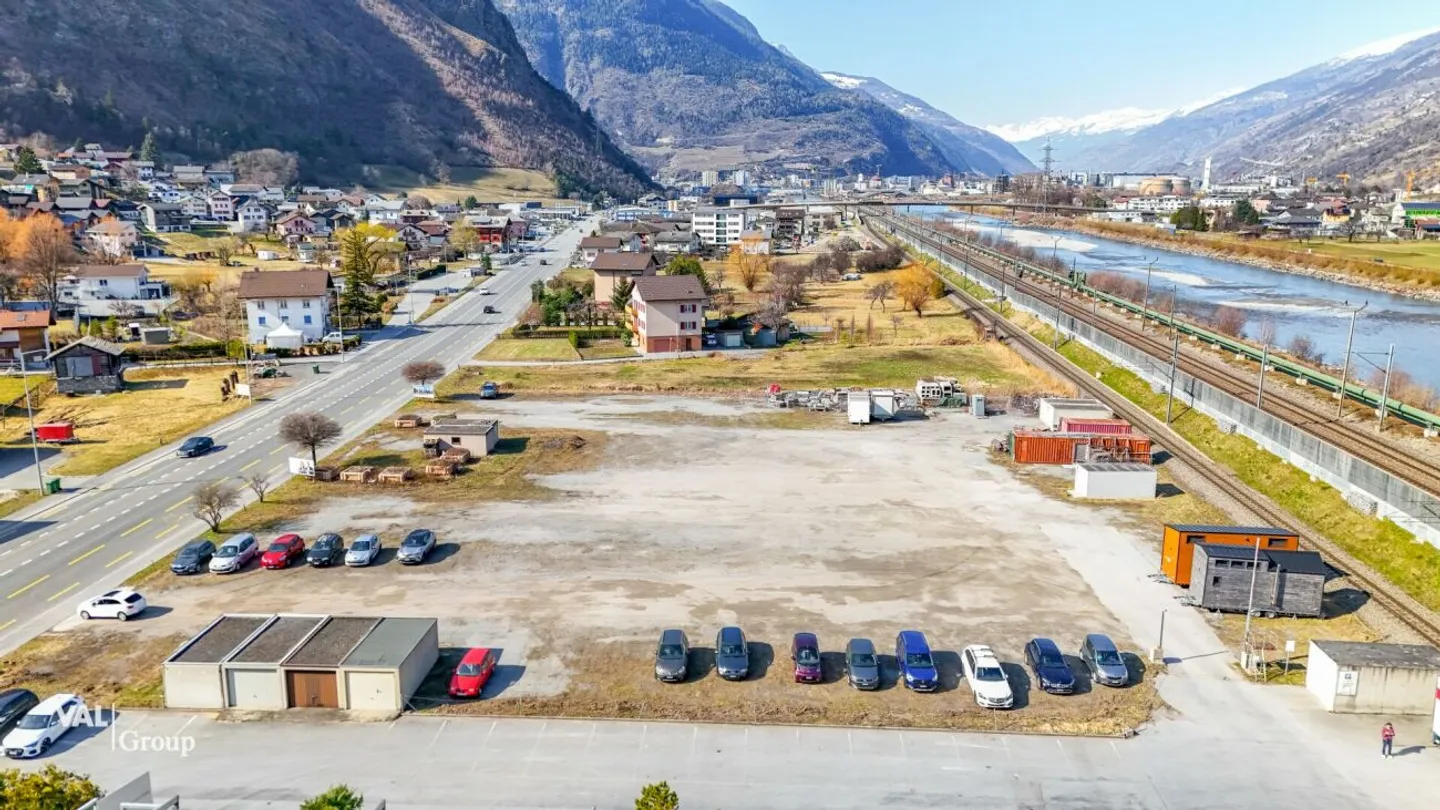 Terreno edificabile in una posizione altamente frequentata e strategicamente attraente in affitto o con diritti di costruzione - Foto 2 di 6