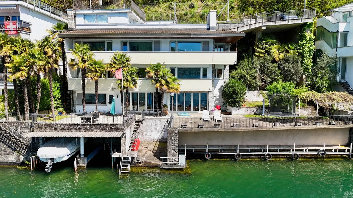 Villa au bord du lac avec quai privé - Photo 5 sur 17