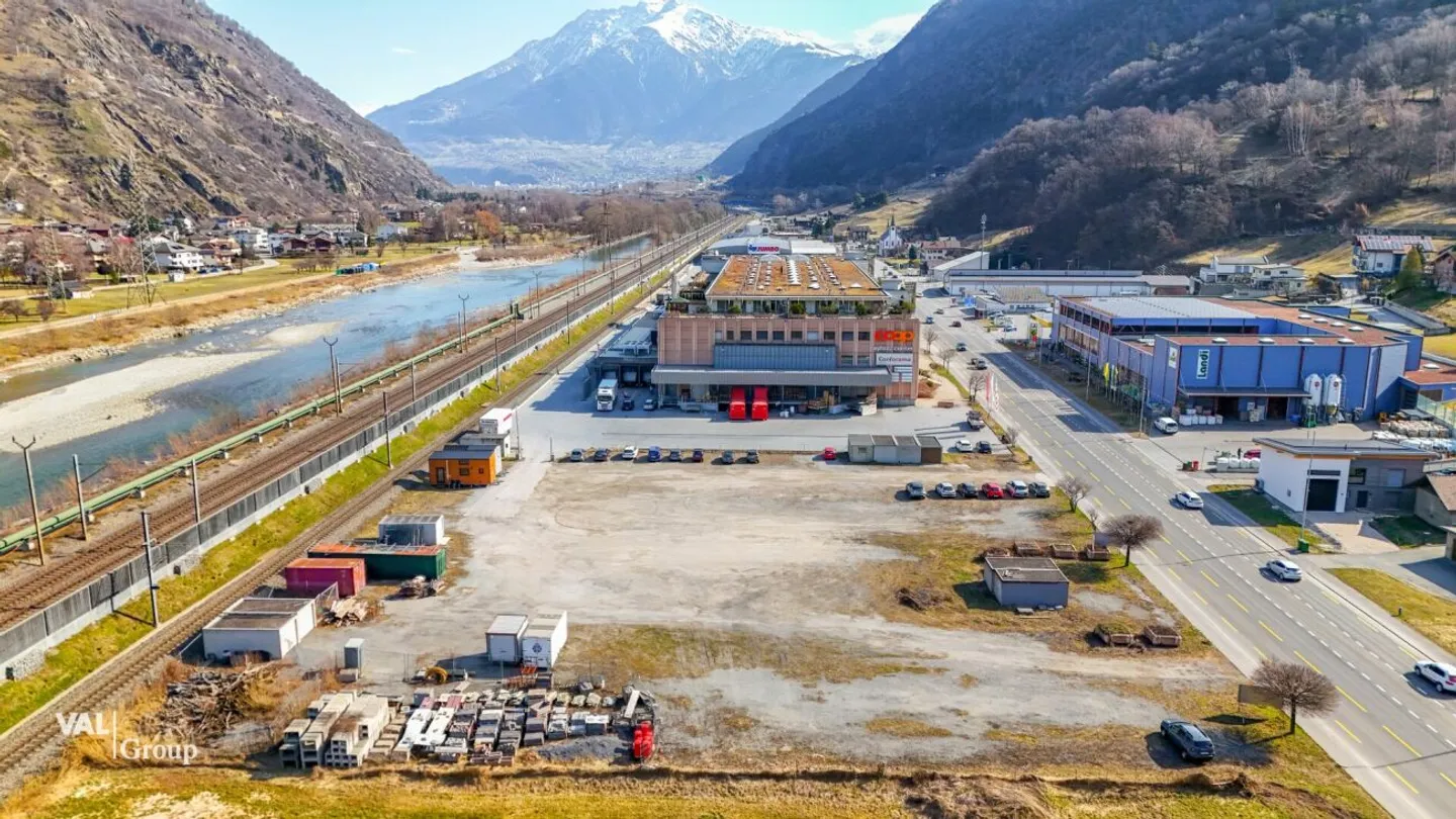 Terreno edificabile in una posizione altamente frequentata e strategicamente attraente in affitto o con diritti di costruzione - Foto 6 di 6
