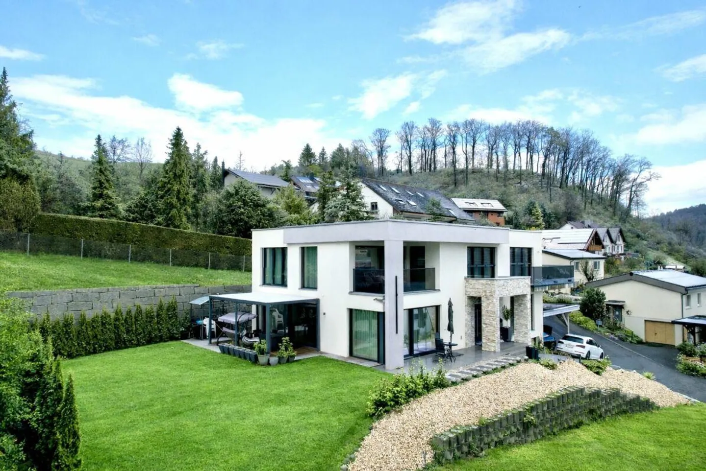 Maison individuelle luxueuse de 7,5 pièces avec beaucoup d'espace - Photo 1 sur 22