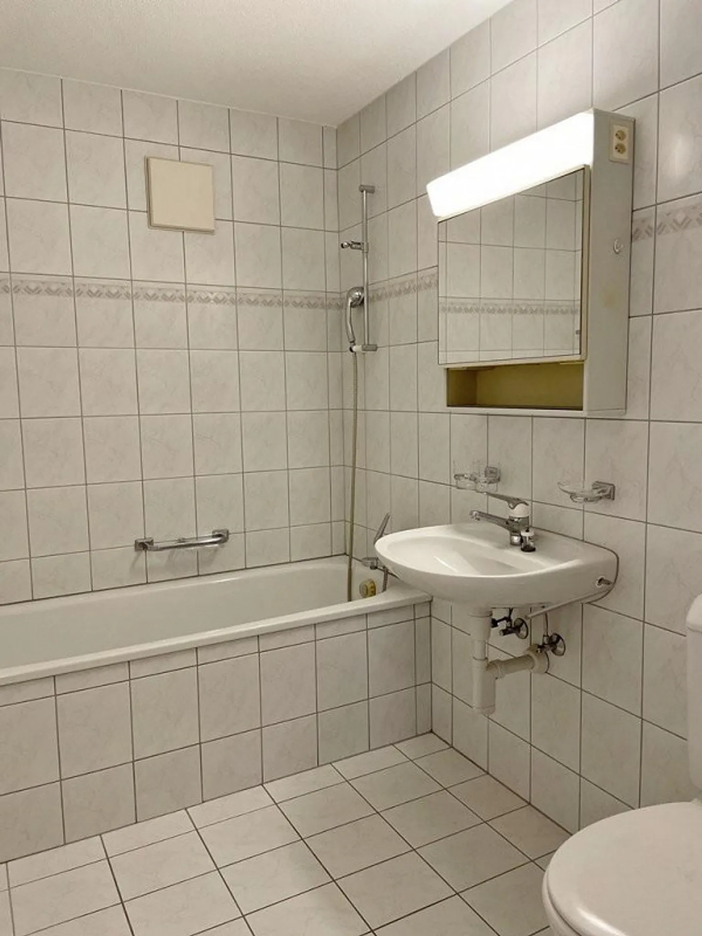 AFFITTARE SENZA CAUZIONE - Zona residenziale tranquilla vicino all'Aare - Foto 5 di 6