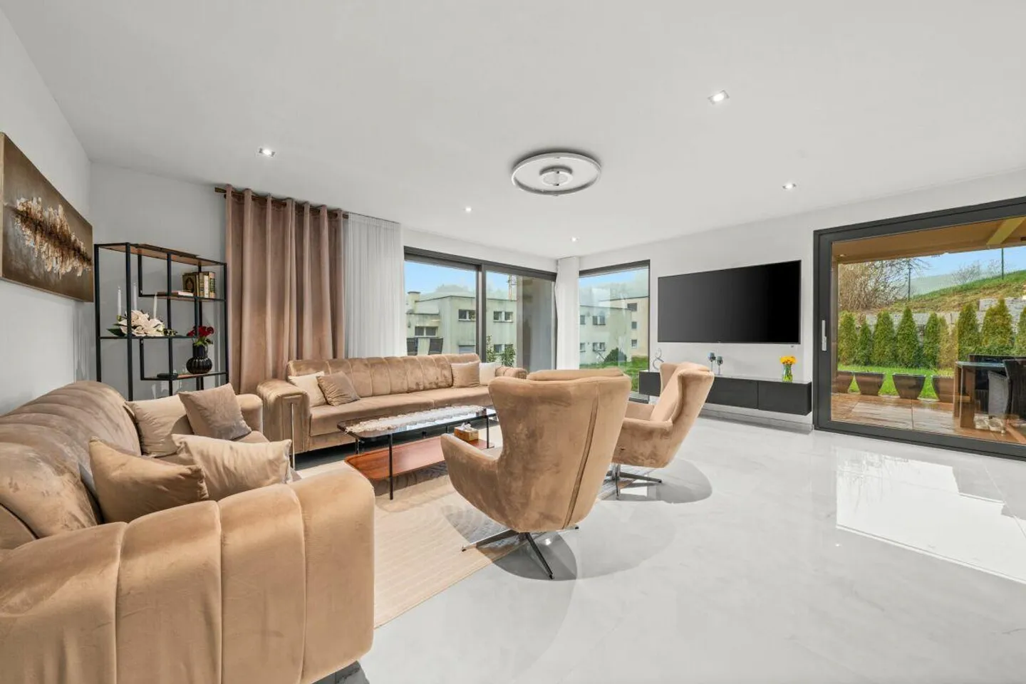 Maison individuelle luxueuse de 7,5 pièces avec beaucoup d'espace - Photo 3 sur 22