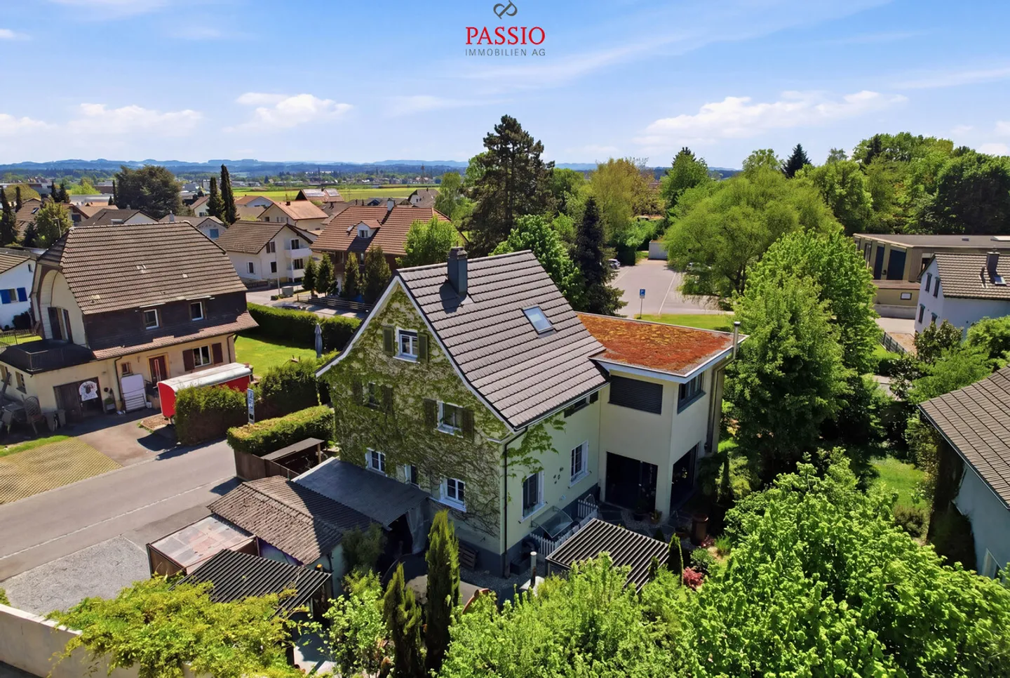 Grandiose paradis familial de 6,5 pièces avec grande extension et oasis de jardin - Photo 1 sur 53