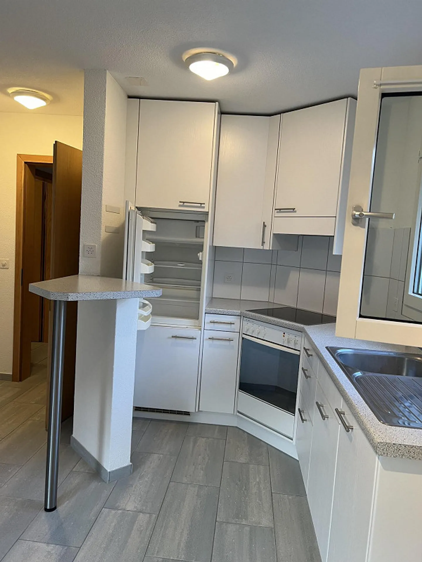 Incantevole appartamento seminterrato di 2,5 stanze in una posizione fantastica - Foto 3 di 6