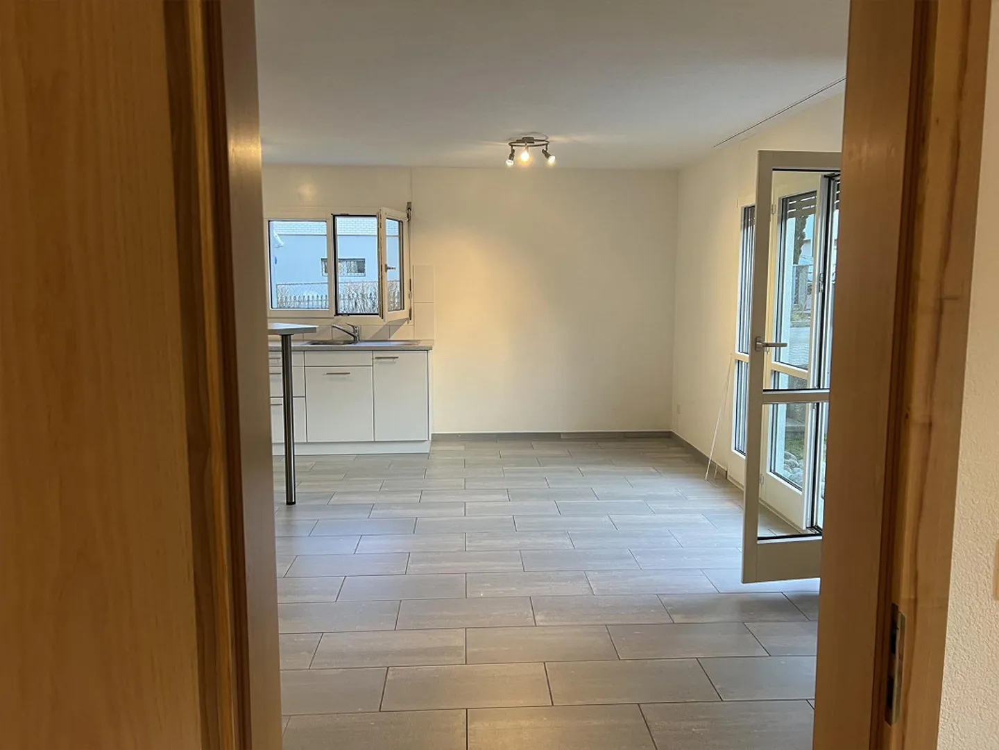 Incantevole appartamento seminterrato di 2,5 stanze in una posizione fantastica - Foto 4 di 6