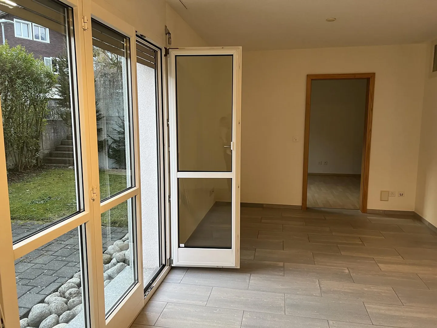 Incantevole appartamento seminterrato di 2,5 stanze in una posizione fantastica - Foto 5 di 6