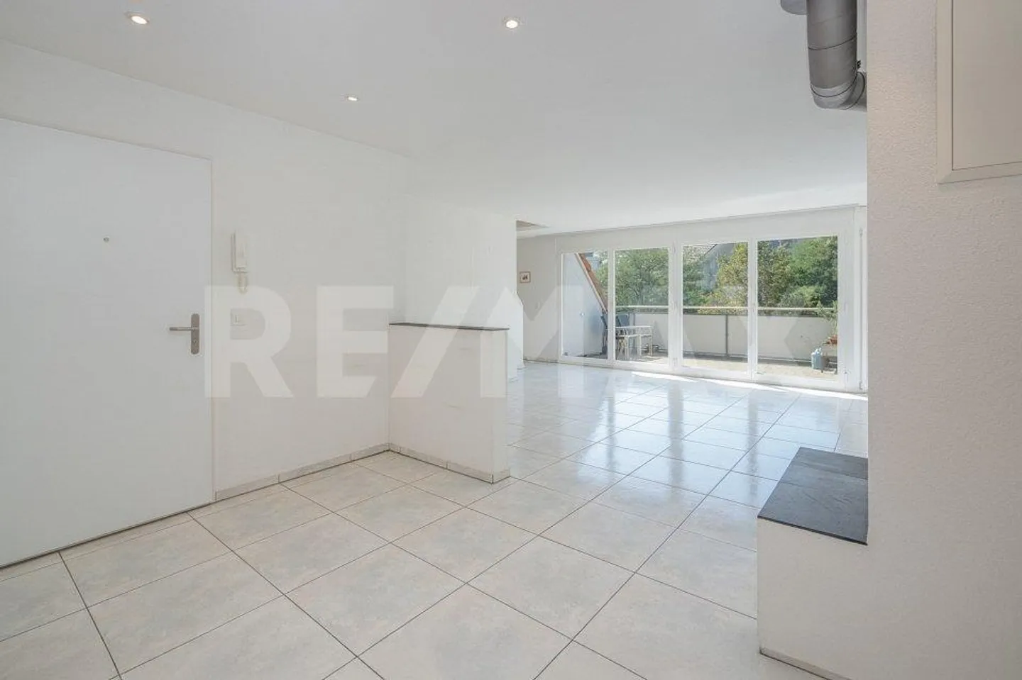 Spacious living experience with attic flair - Quality of life on two levels! - Photo 5 of 13