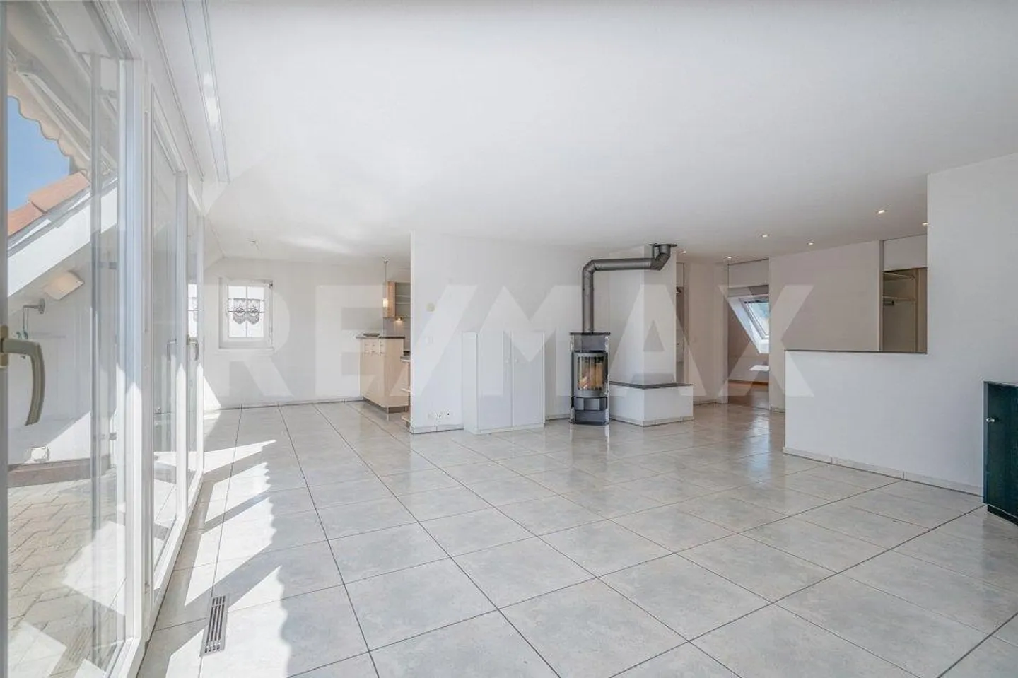 Spacious living experience with attic flair - Quality of life on two levels! - Photo 6 of 13