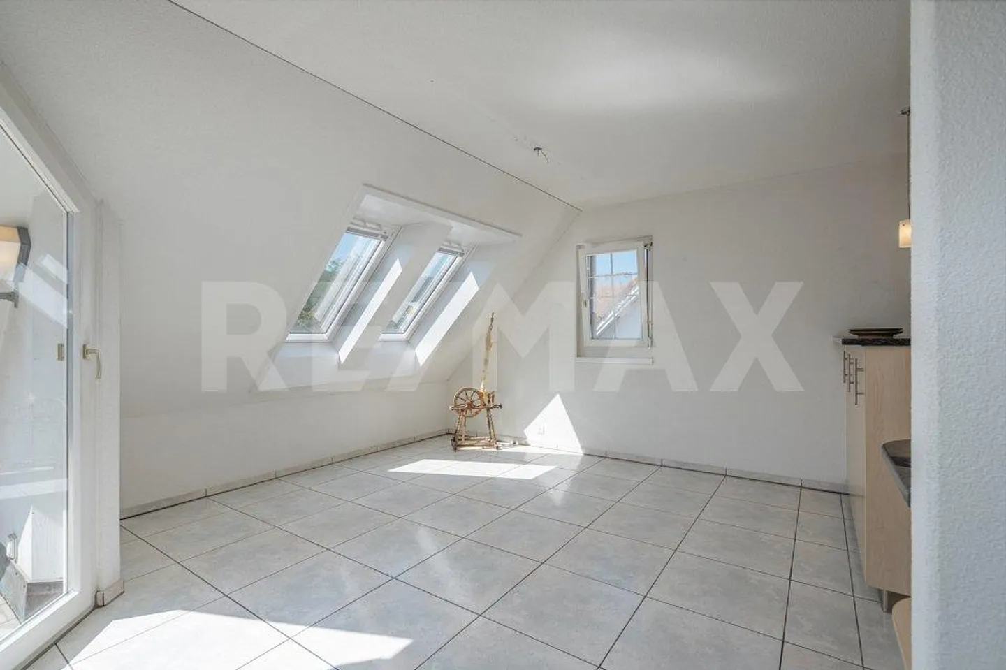 Spacious living experience with attic flair - Quality of life on two levels! - Photo 8 of 13