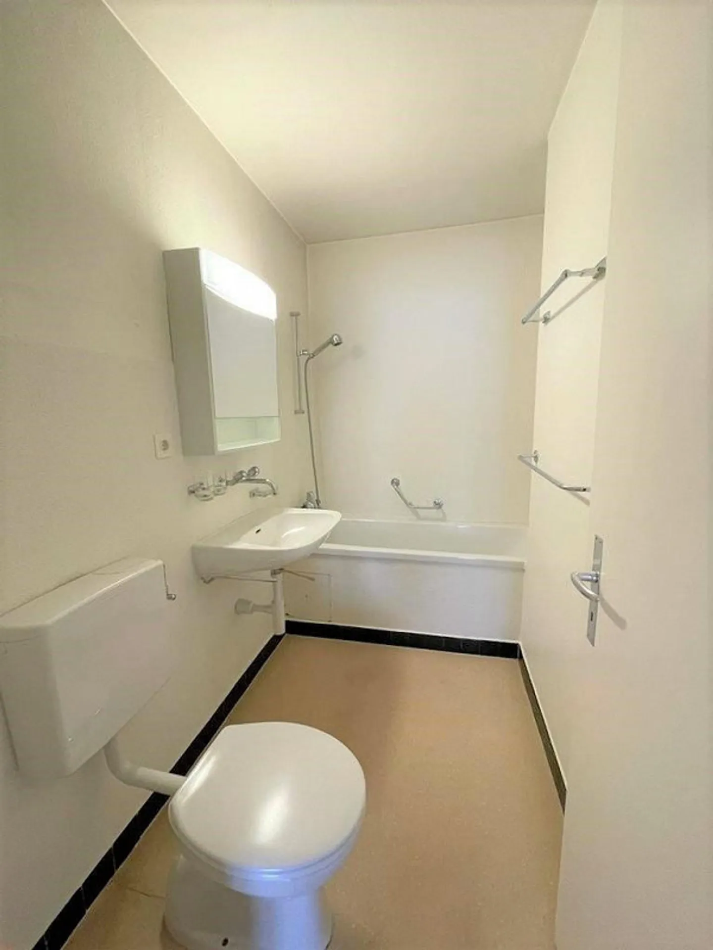 Living near the center of Lyss - Photo 3 of 8