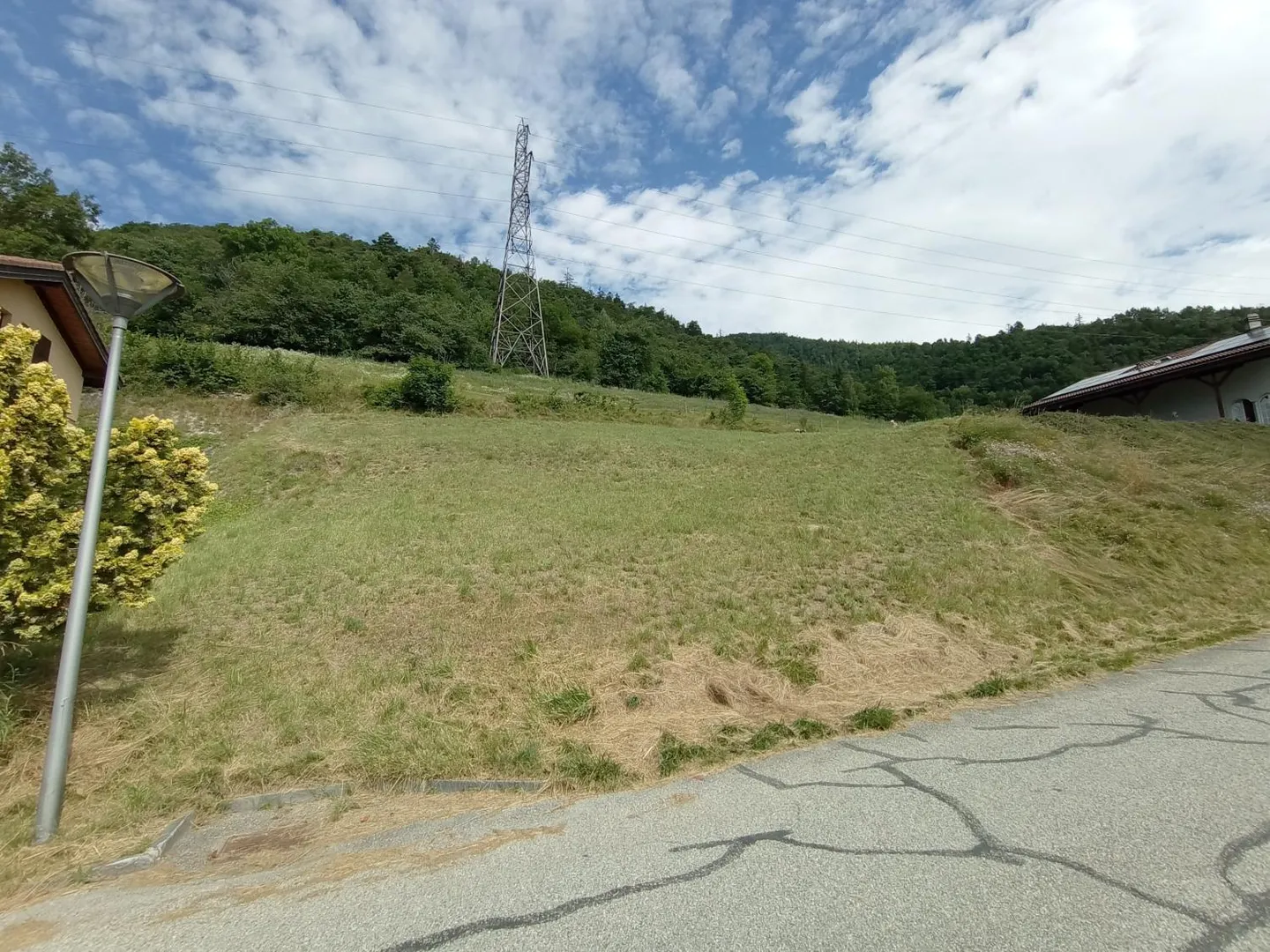 Terrain à bâtir dans un quartier calme - Photo 3 sur 4