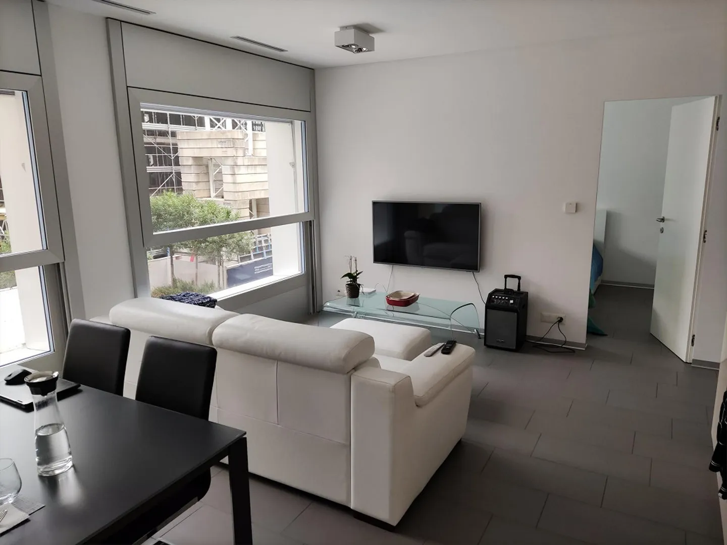 Appartement moderne et technologique de 2,5 pièces à Paradiso - Photo 2 sur 5