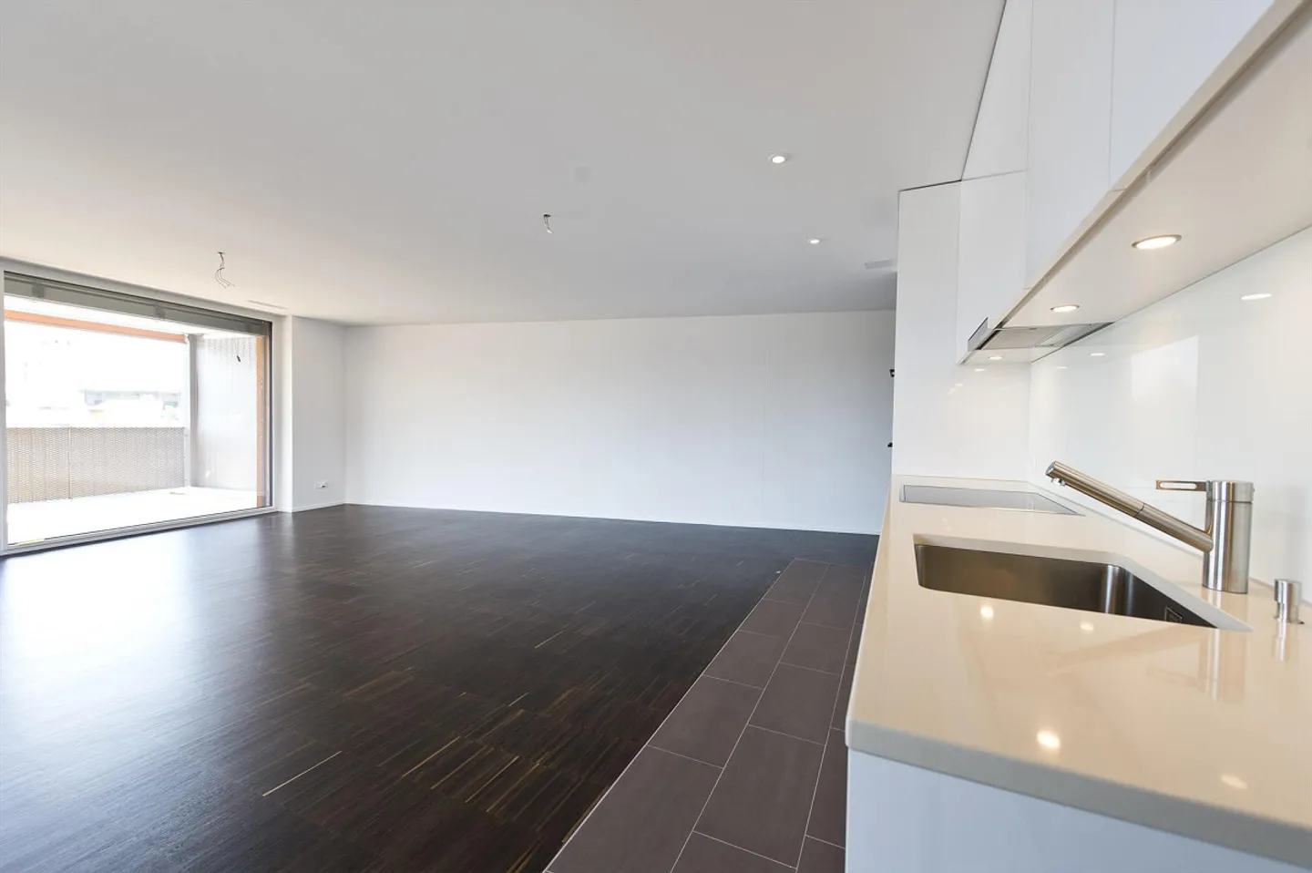 Appartement moderne de 3,5 pièces à Bülach-Erachfeld - Photo 2 sur 7