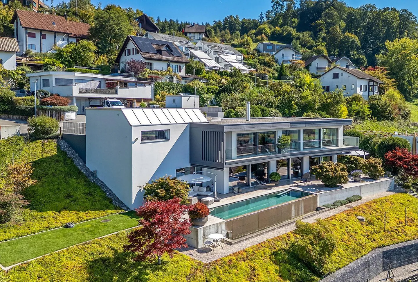 Maison moderne et élégante avec bien-être, ascenseur et piscine - Photo 3 sur 4