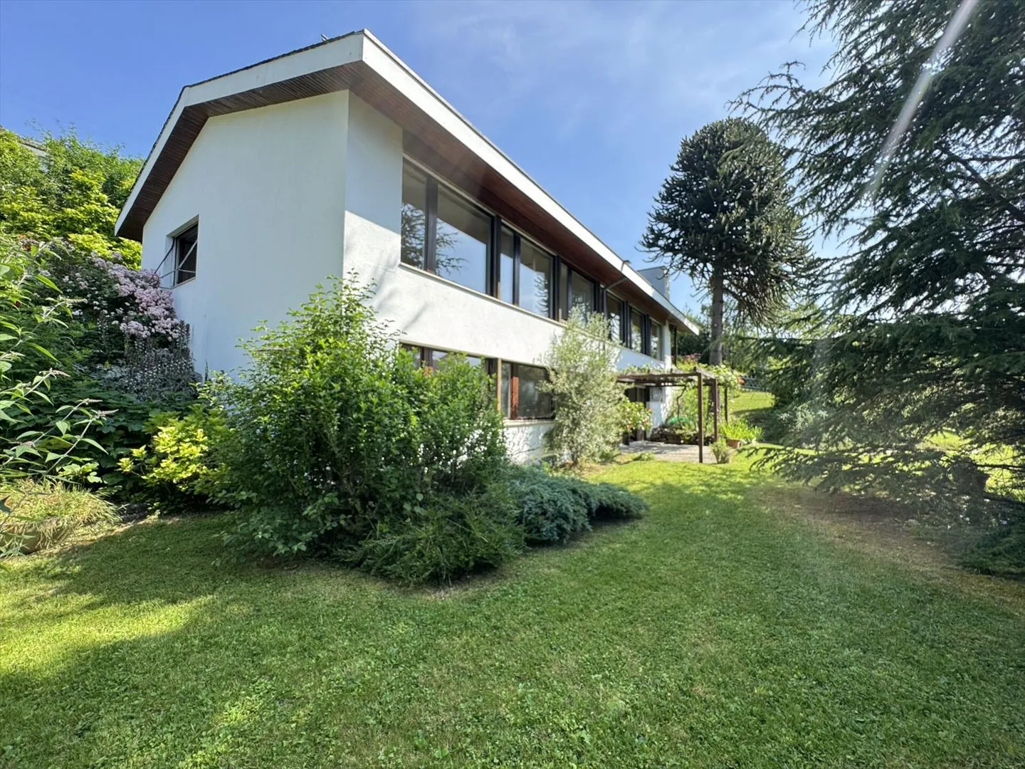 Villa indipendente da ristrutturare con vista lago - Foto 4 di 13