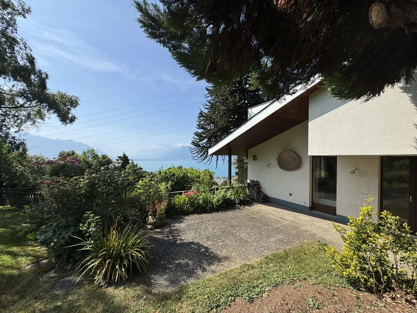 Villa indipendente da ristrutturare con vista lago - Foto 5 di 13