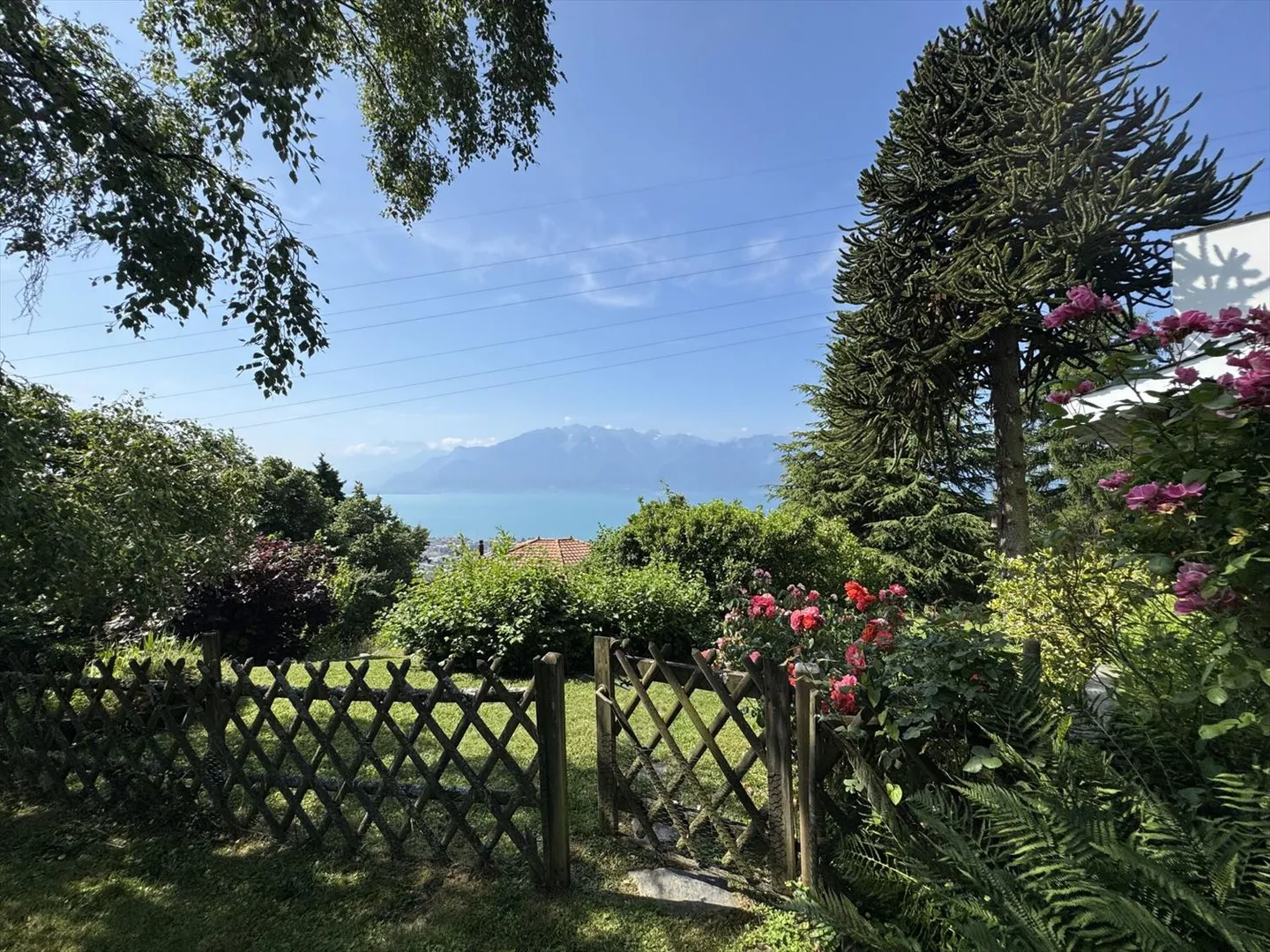 Villa indipendente da ristrutturare con vista lago - Foto 6 di 13