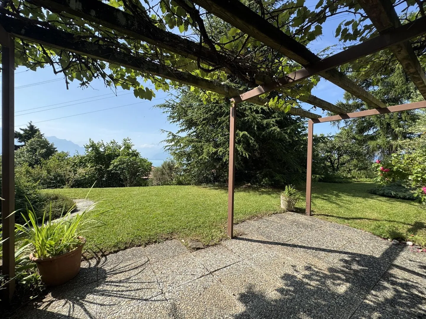 Villa indipendente da ristrutturare con vista lago - Foto 7 di 13