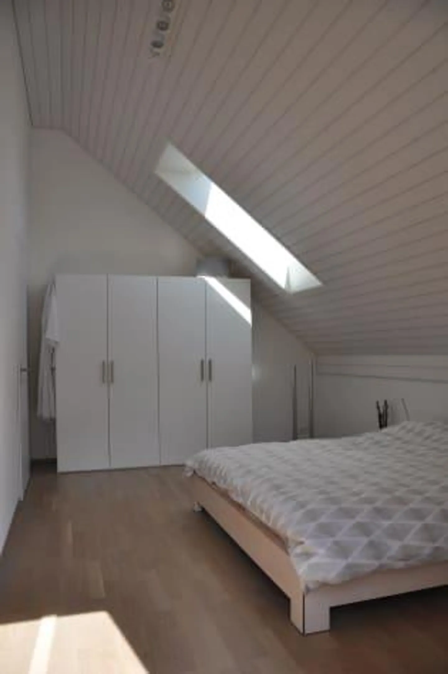 Moderno appartamento mansardato di 4,5 stanze con charme e ampio spazio - Foto 7 di 8