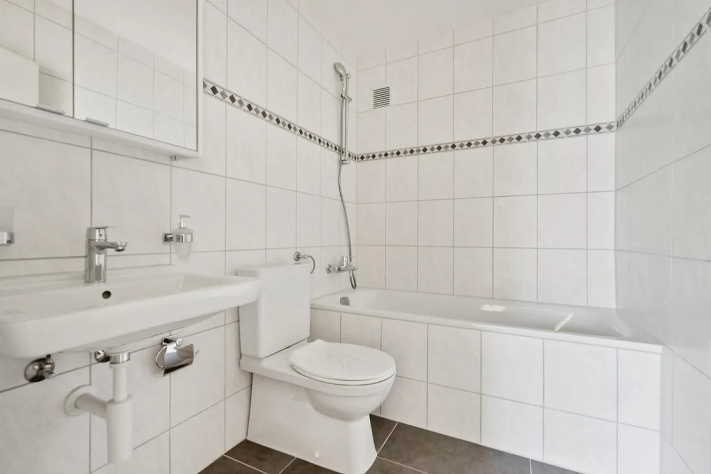 Wunderschöne Wohnung mit Terrasse in idealer Lage - Foto 8 von 10